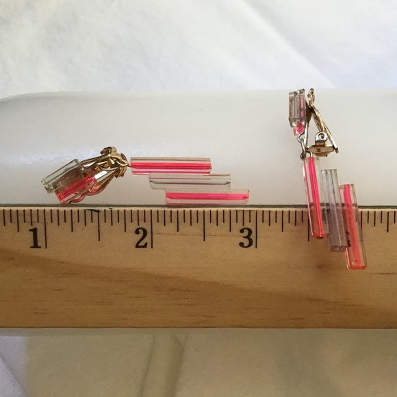 Funky Pink Tube Clip Earrings Vintage - Picture 3 of 14